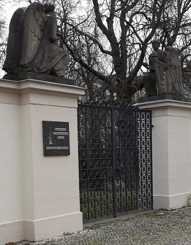 Eingang Magdalenen Friedhof 2